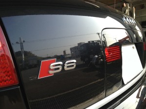 アウディ S6のフロントガラスリペア